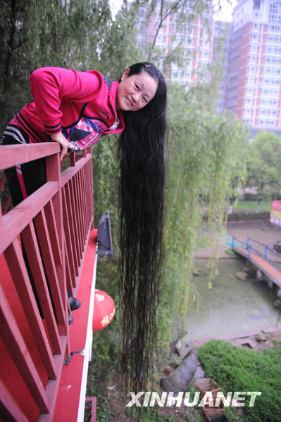 Cheng Shiqiong show her fallen hair