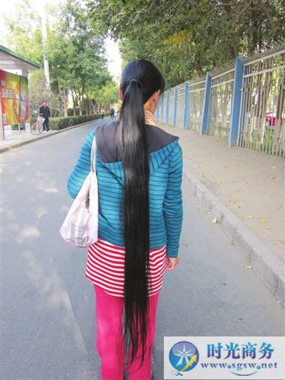 Miss Sun from Sinkiang has 1.5 meters long hair