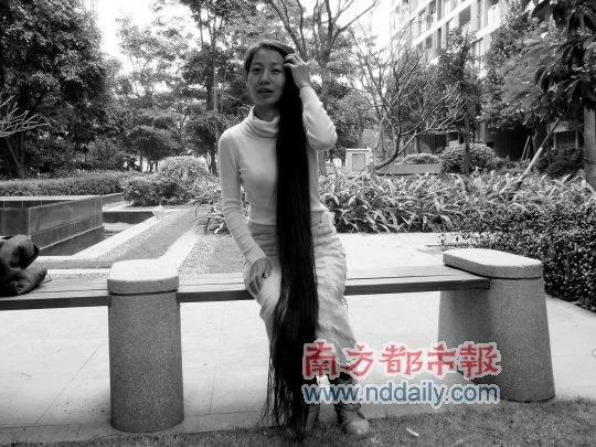 Zhang Zhenzhu from Shenzhen has floor length long hair
