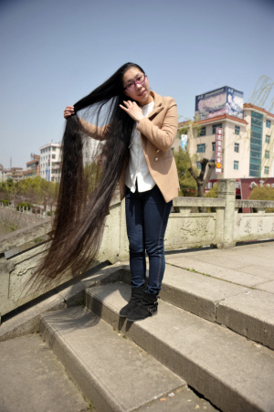 Cao Yangting has 2 meters long hair