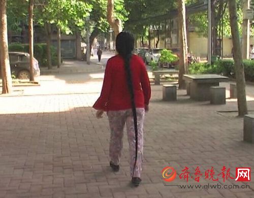 Liu Junqing has 1.9 meters long hair