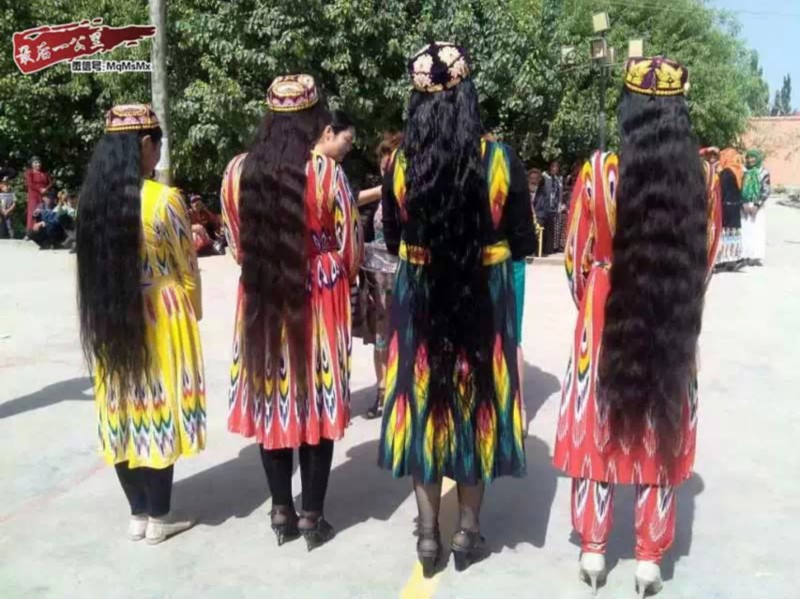 Ladies shew their long hair in Sinkiang-3