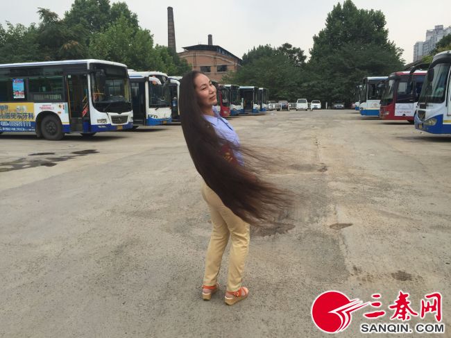 Li Yajie kept 1.25 meters long hair for 8 years