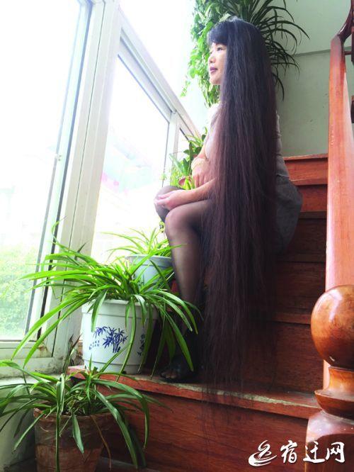 Zhang Min has 1.7 meters long hair