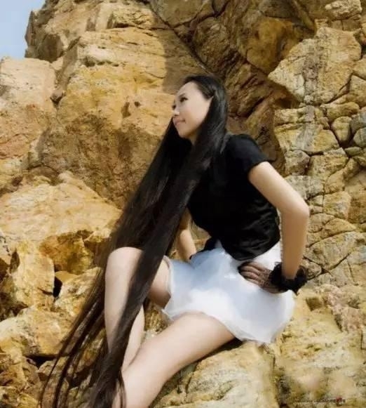 Li Fangyuan has 1.93 meters long hair