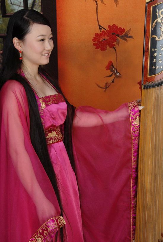 Lin Yuanyuan: Chinese traditional skirt