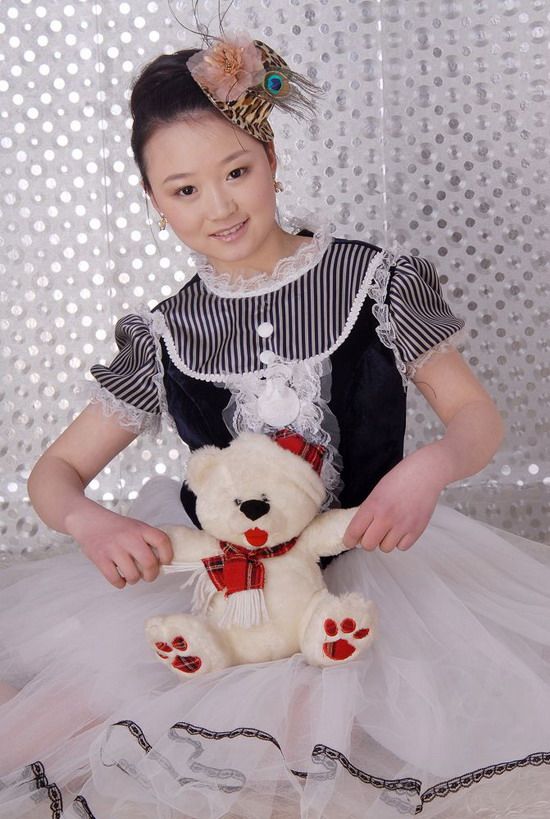 Lin Yuanyuan: with toy