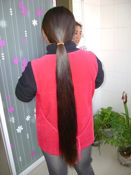2 ladies' long hair