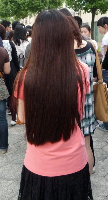 Trimmed long hair in same length
