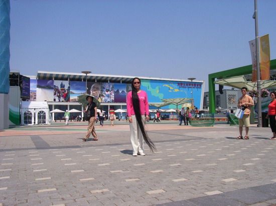 hailanlan show her long hair at Shanghai Expo