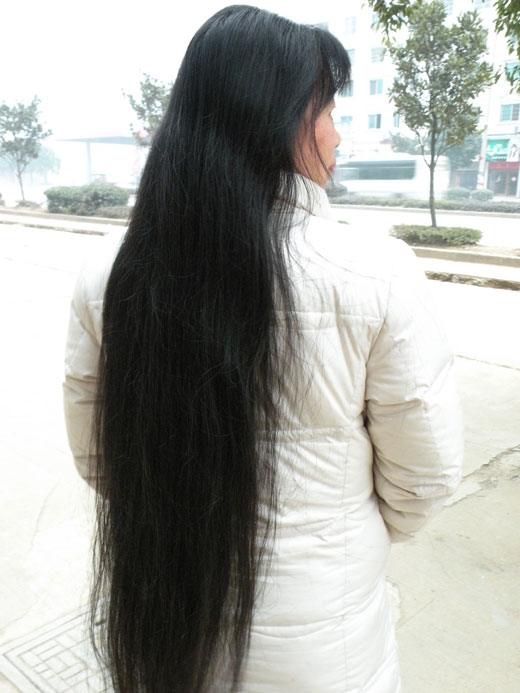 Grow 1.39 meters long hair for 15 years