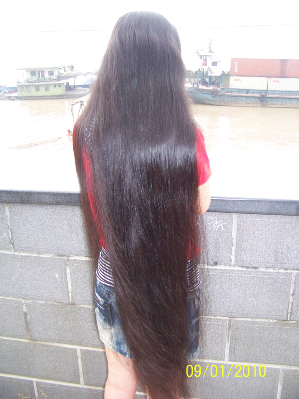 18 years young girl kept long hair for 10 years