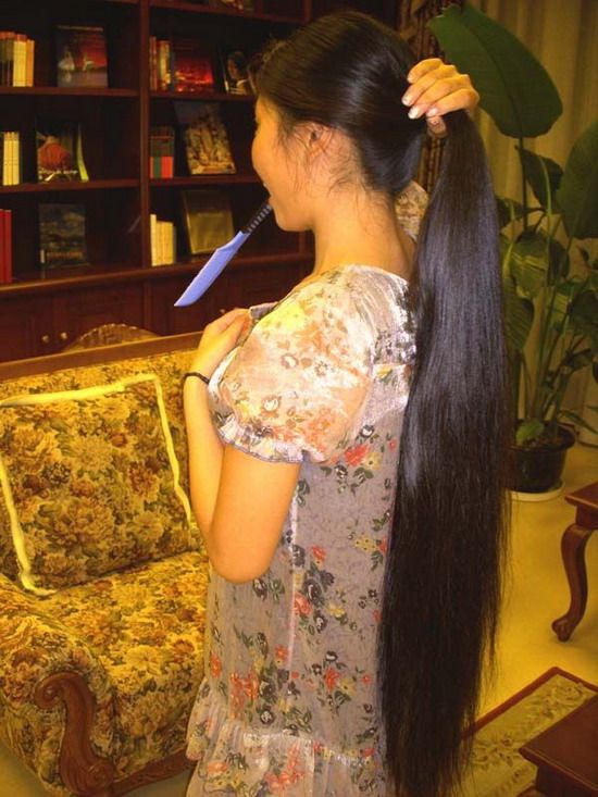 Knee length long hair show