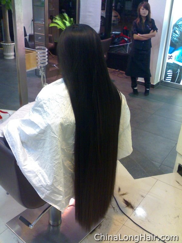 zhenzi trimmed her hair ends