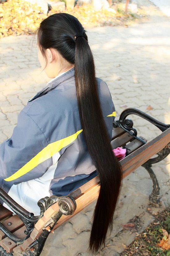 Beijing girl shew long hair in autumn