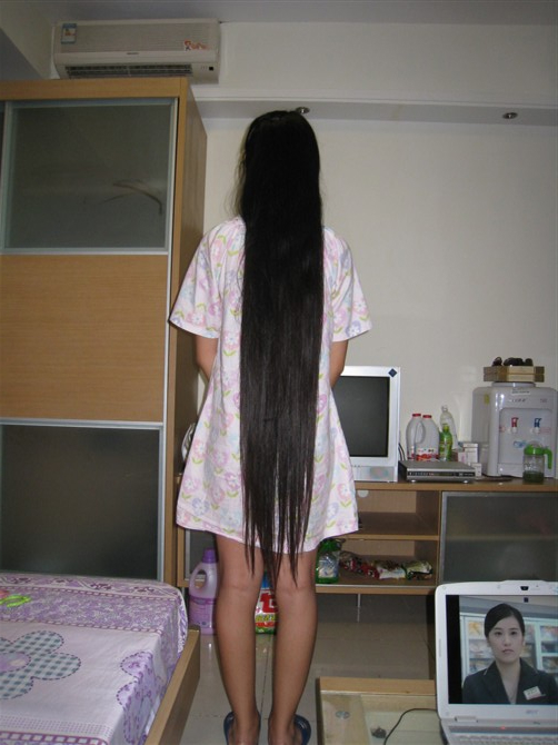 Another knee length long hair photo