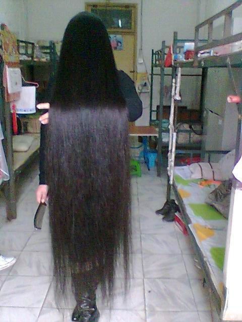 Zhu Aimei's long hair photos in dormitory