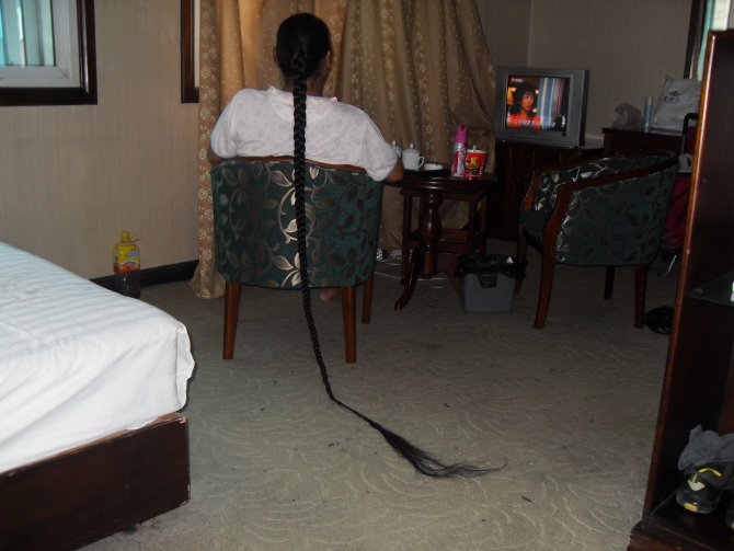 2 meters long hair in hotel