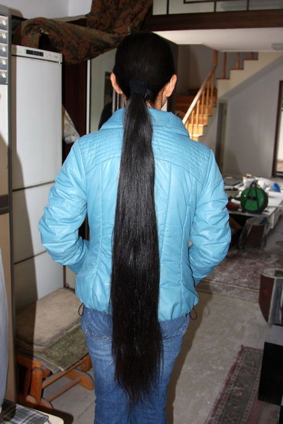 Thigh length long hair girl from Beijing