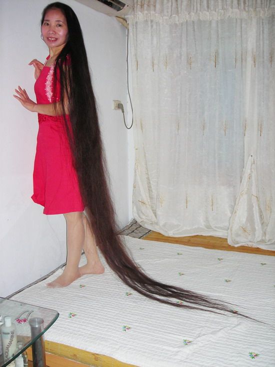 Liu Qunyu with 2.6 meters long hair from Zhengzhou city, Henan 
