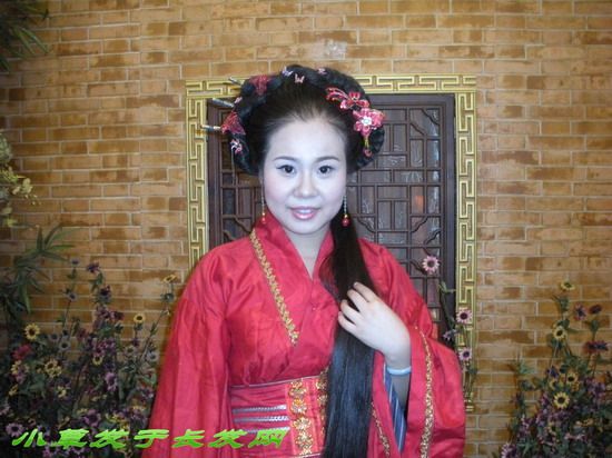 Feng Wan dressed in Chinese traditional cloth