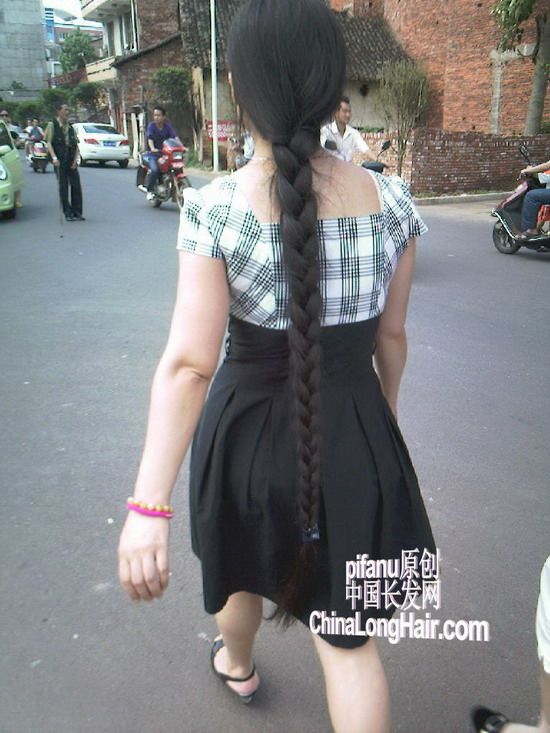 Street shot of long braid by pifanu in 2011 July
