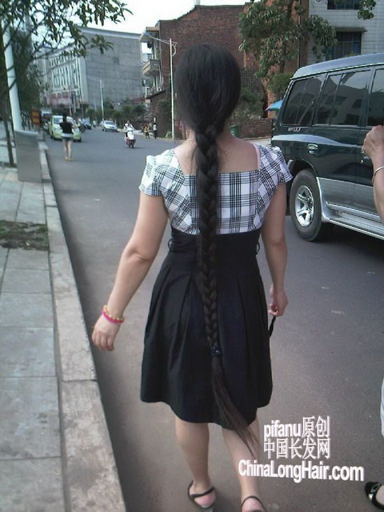 Street shot of long braid by pifanu in 2011 July