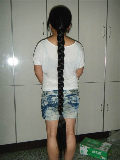 Long hair reporter from Xinzhou city, Shanxi province