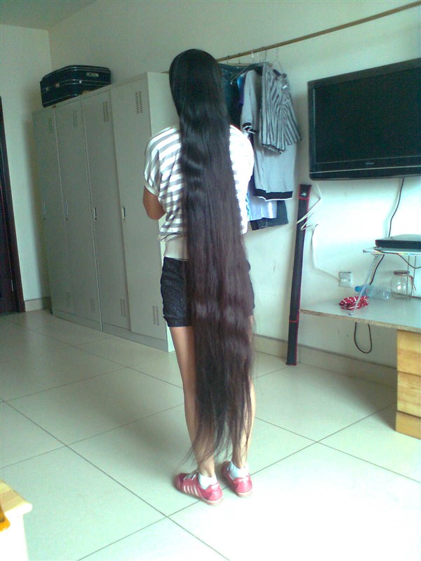 52CFM12345's long hair almost touch ground