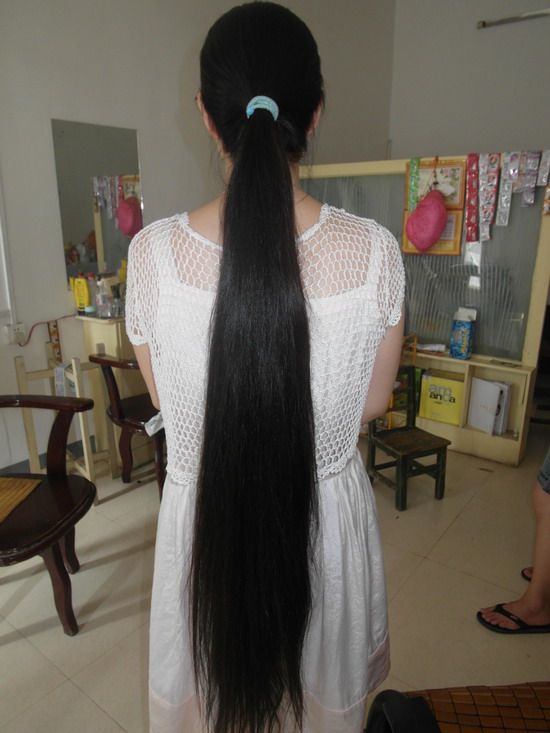 1 meter long hair girl in office