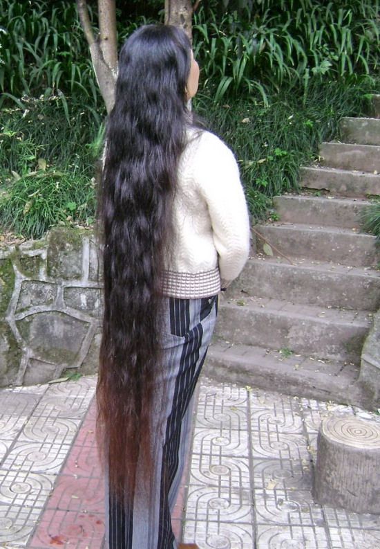 dongni's wife show her long hair before 2011 National Days