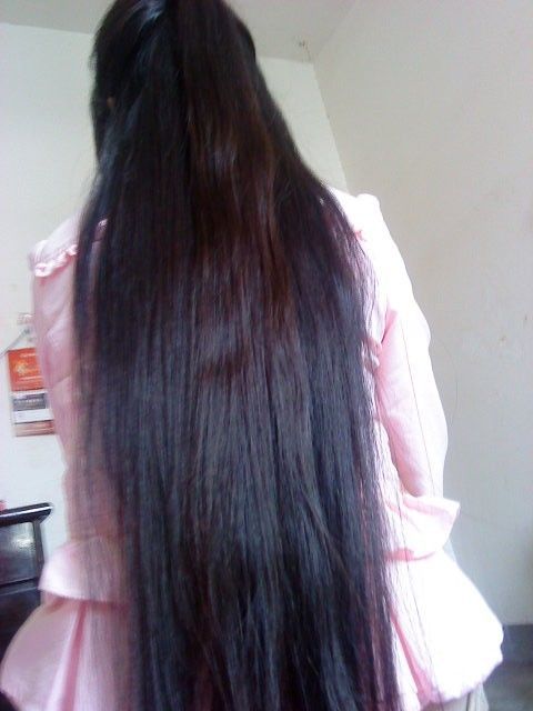 20 years girl has 1 meter long hair