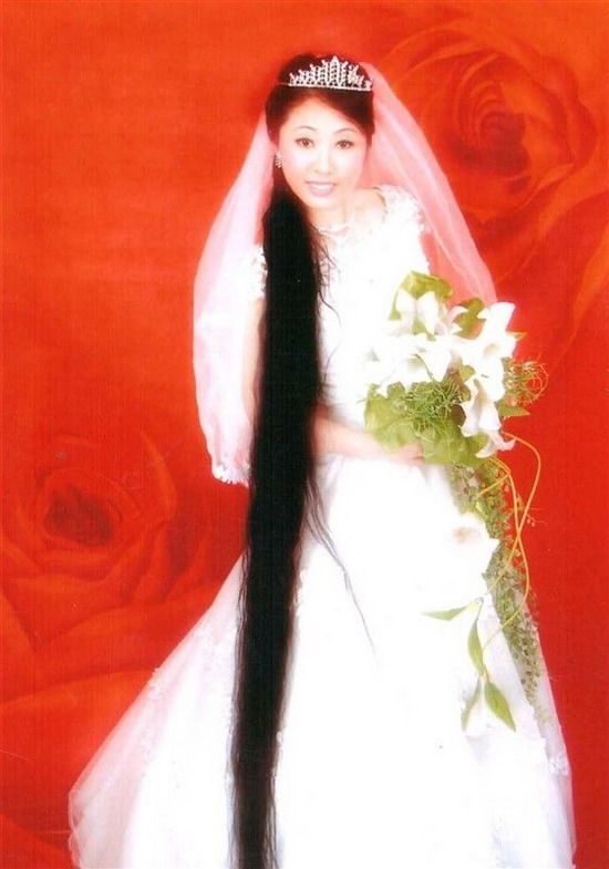 Lu Hefeng has 2 meters long hair