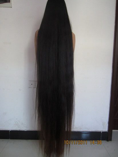 lian has floor length long hair