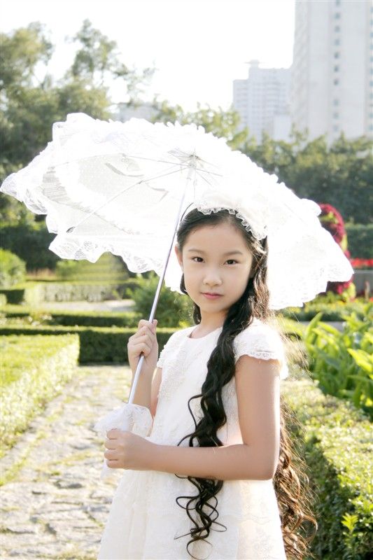 Little girl Jia Qinxin has beautiful long hair