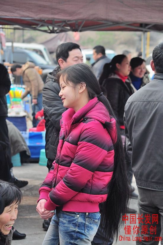 Streetshot of long ponytail by dongni