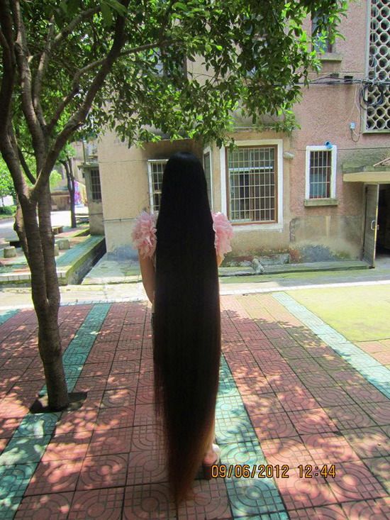 lian has floor length long hair-2