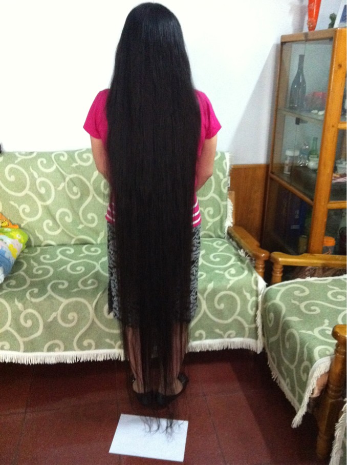 zishuye from Xingtai has floor length long hair