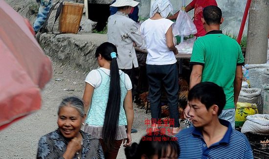 Streetshot of long ponytail in Guizhou by dongni-1