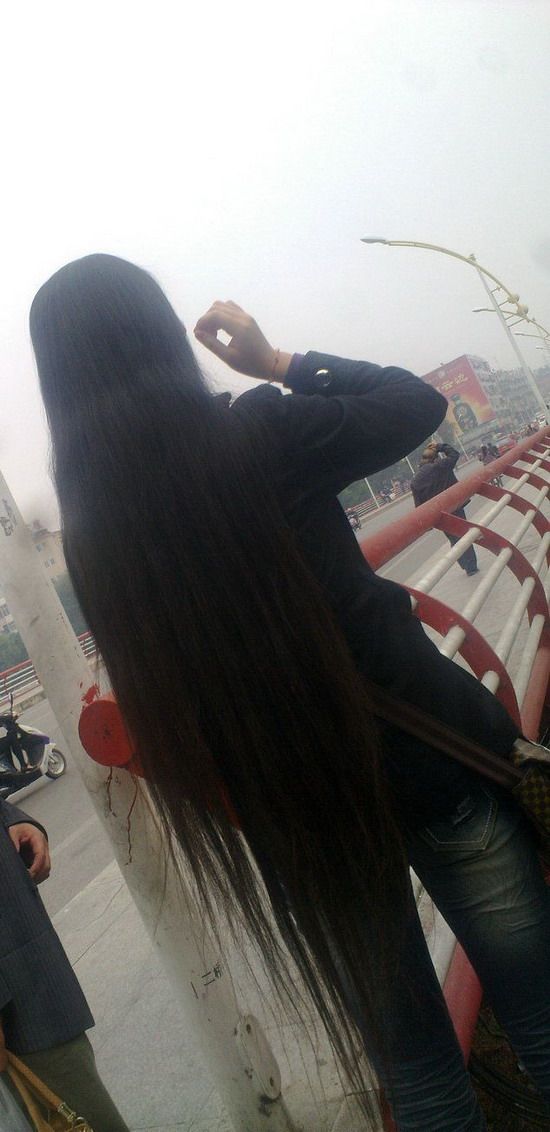 Streetshot of knee length long hair by lidunjun