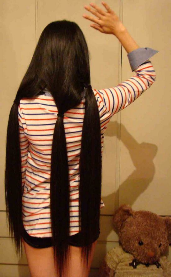 xiaoyangzeihuai from Jiangxi province play with her long hair