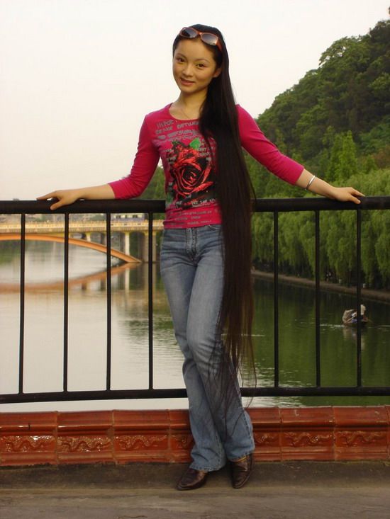 Guo Tian from Sichuan province has 1.6 meters long hair
