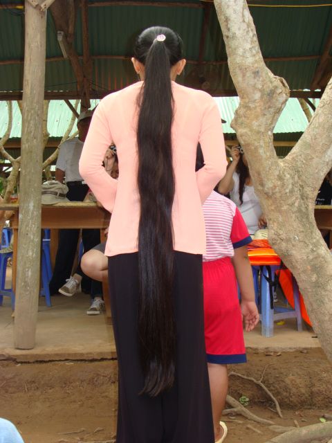 Long hair lady from Vietnam shot by Chinese people
