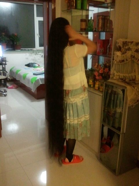 yingzi2013 from Haerbin city kept long hair for 20 years