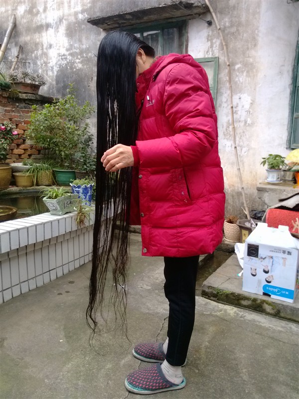 Wash long hair before Chinese New Year