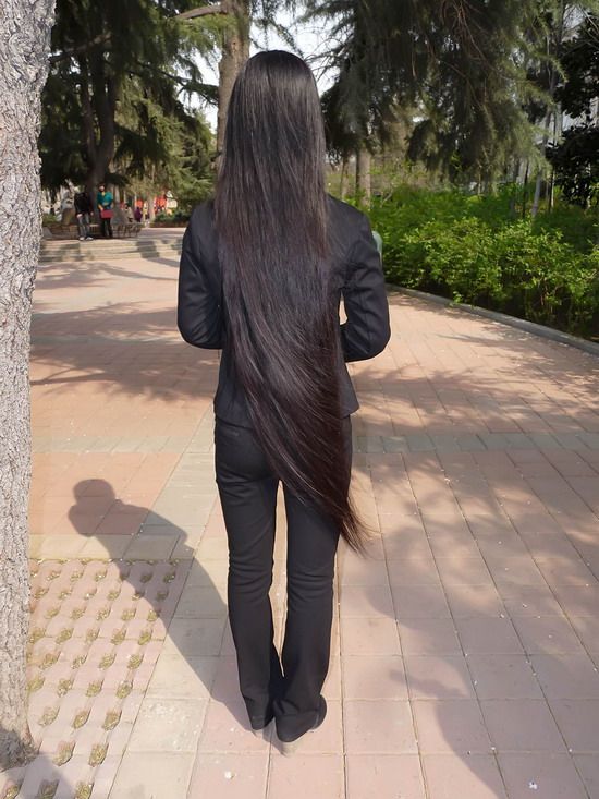 1.72 meters tall girl has knee length long hair