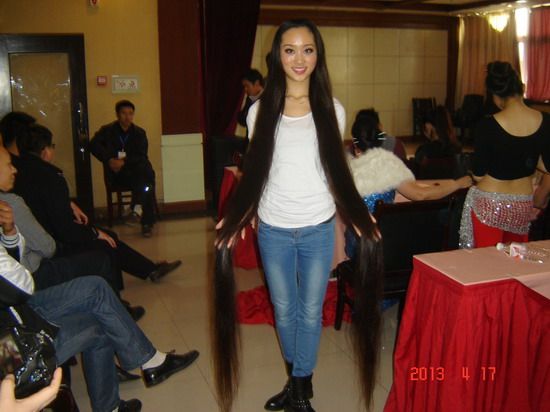 Li Mohan shew her dance in 2013 long hair festival
