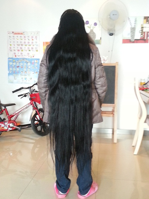 Calf length long hair lady from Nanjing, Jiangsu province