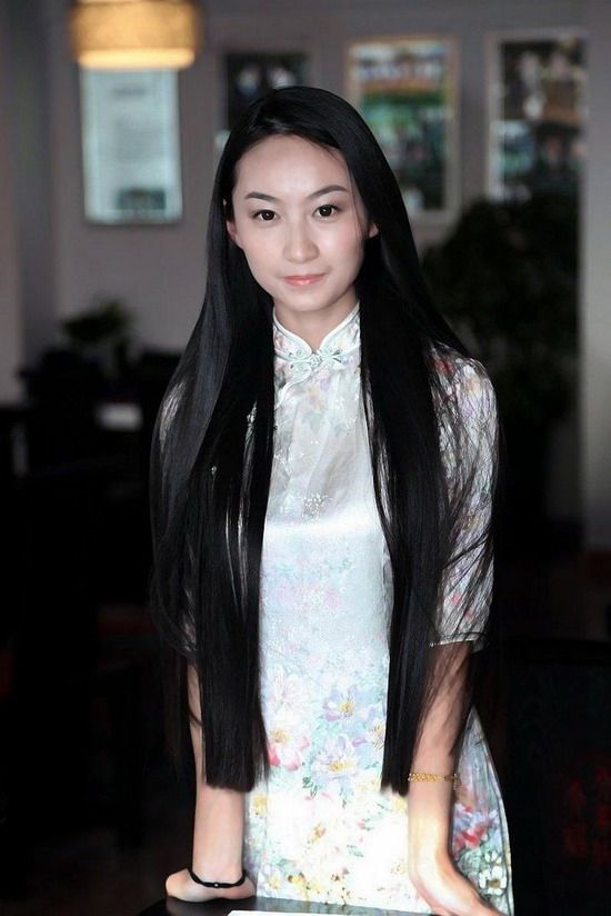 Lu Yao has waist length long hair