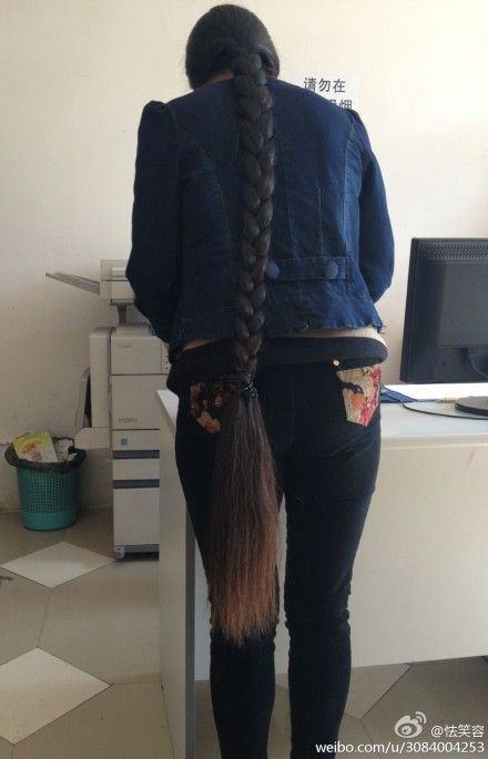 Floor length long hair photos from Chinese twitter - ChinaLongHair.com.